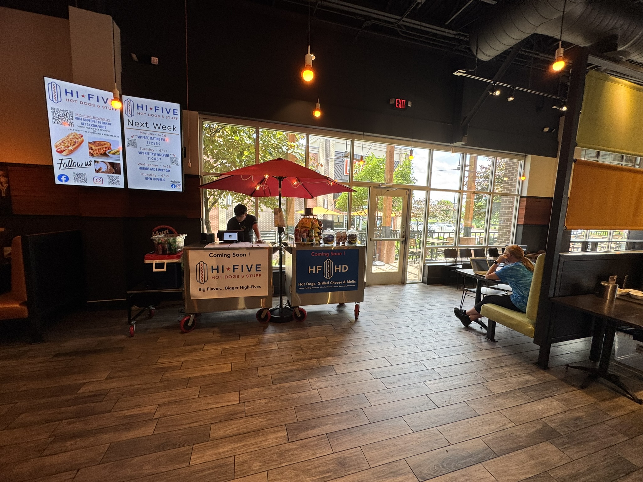 Hi Five Hot Dogs @ CoreLife, Medical Center